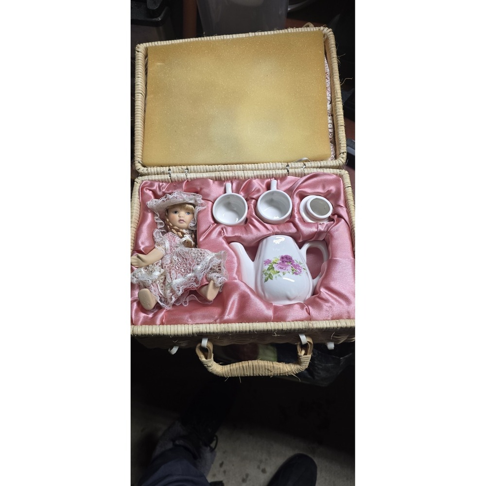 VINTAGE Miniature Doll & Children's Floral TEA SET IN A WICKER  PICNIC BASKET